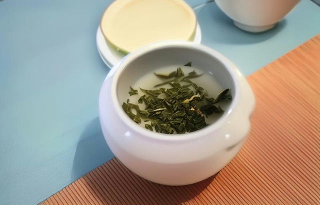 霍山黄芽的独特魅力与祁门红茶的饮用禁忌深度剖析揭秘适合你的茶饮选择 霍山黄芽的独特魅力与祁门红茶的饮用禁忌深度剖析揭秘适合你的茶饮选择
