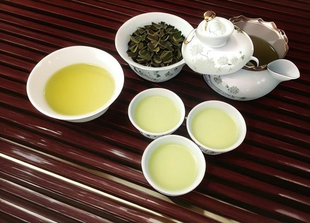 武夷岩茶与红茶的终极对决究竟谁才是茶中的王者与最佳选择 武夷岩茶与红茶的终极对决究竟谁才是茶中的王者与最佳选择