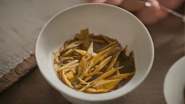 君山银针干茶味道:纯正醇香,品味茶香岁月,享受品质生活的美好体验 君山银针干茶味道:纯正醇香,品味茶香岁月,享受品质生活的美好体验